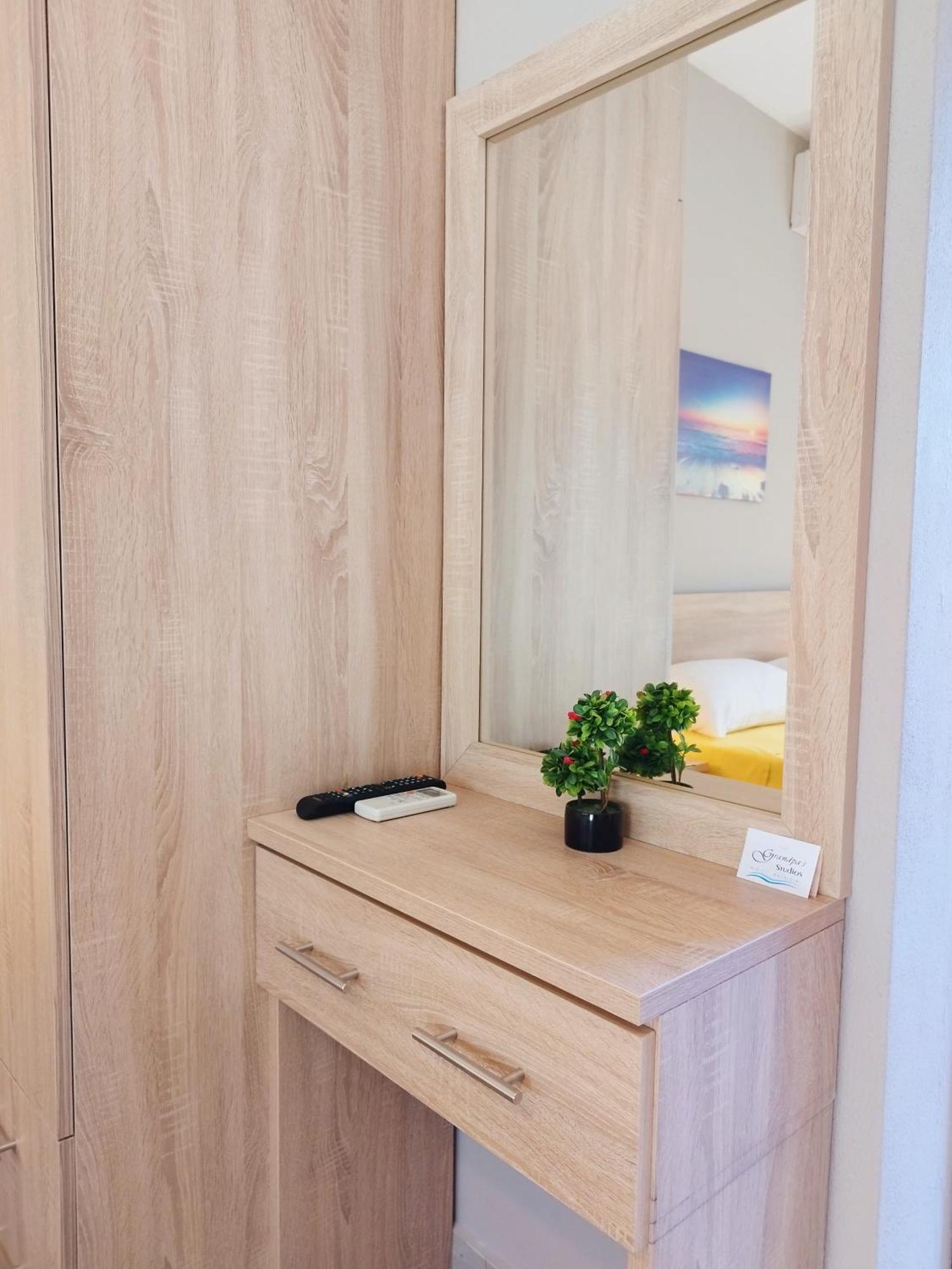 Grandpa'S Studios ニキティ 部屋 写真